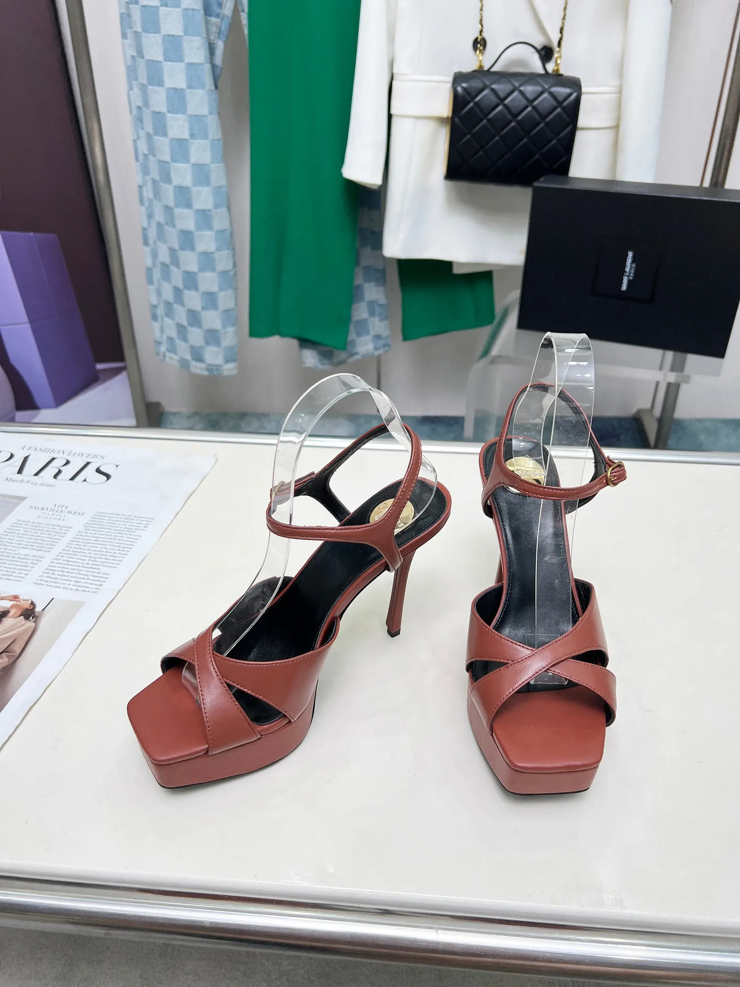 👟👟Ex-factory price 640👟👟 Saint Laurent YSL Saint Laurent sandals Upper: sheepskin surface Size 35-42 (42 is custom-made and non-returnable) Heel height 8.5cm Water platform height 2.5cm Leather outsole 2642-12